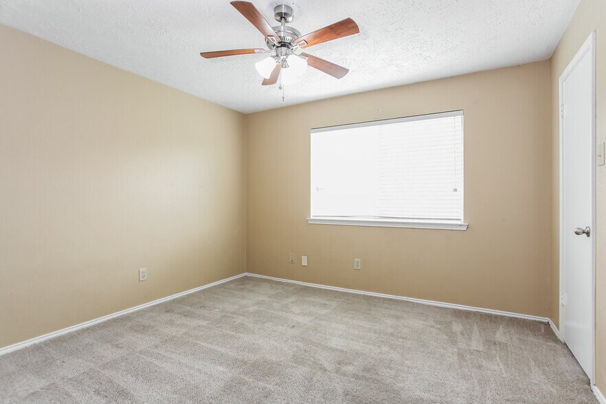 Building Photo - 7406 San Simeon Dr