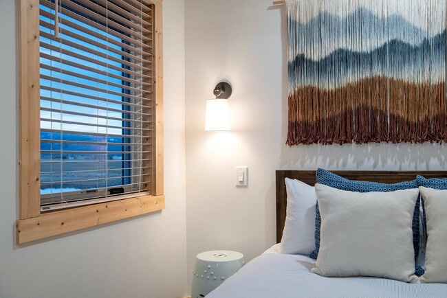 Building Photo - 4535 Roxanne St