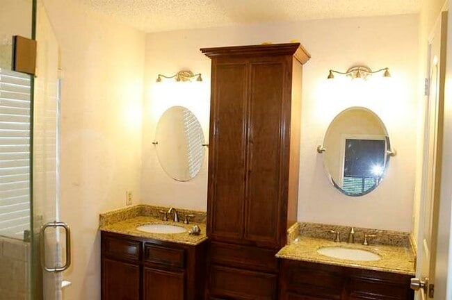 Building Photo - 3118 Rimrock Dr