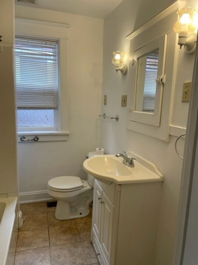 Building Photo - 2439 Penn St