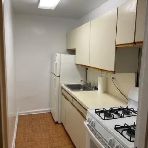 Galley Kitchen - 9511 Shore Rd