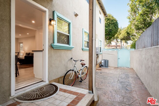 Building Photo - 1024 Maple St