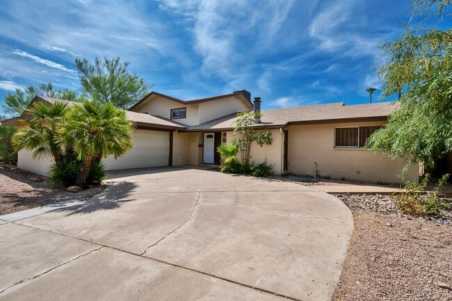 Building Photo - 6-Bedroom Residence Featuring Pool, Turf Yard & 2-Car Garage