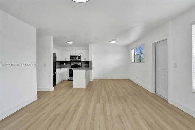 Building Photo - 1960 SW 68th Way