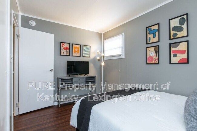 Building Photo - 317 Mockingbird Ln