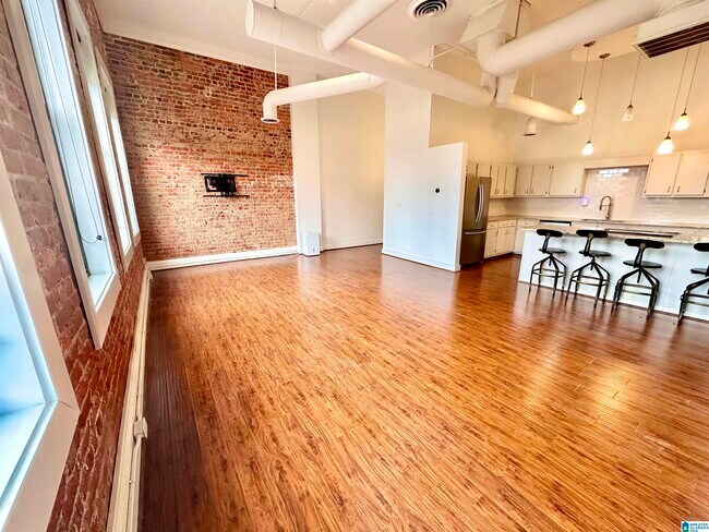 Building Photo - 2112 Morris Ave