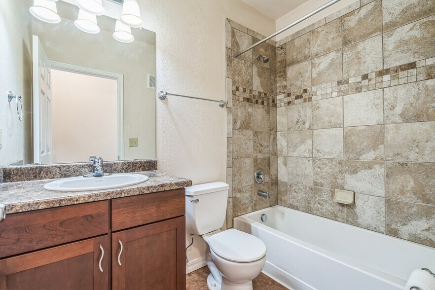 Building Photo - 1530 Little Bear Creek Pt