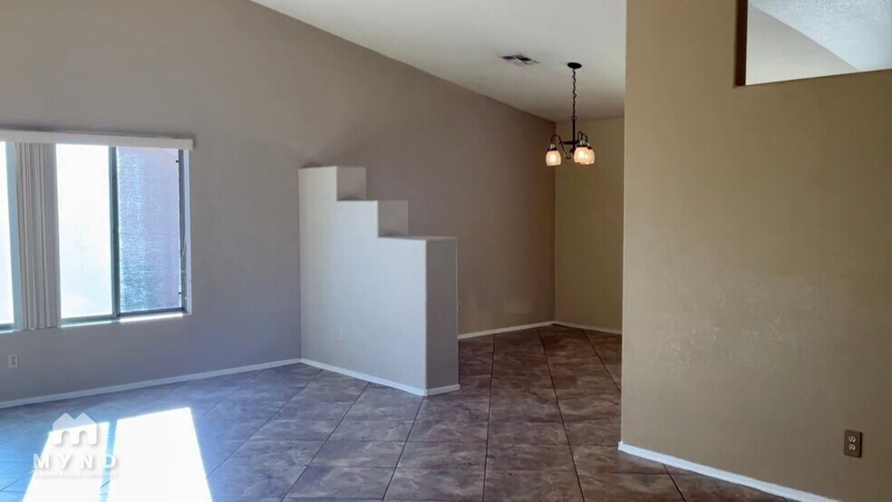 Building Photo - 1679 W Camino Acierto