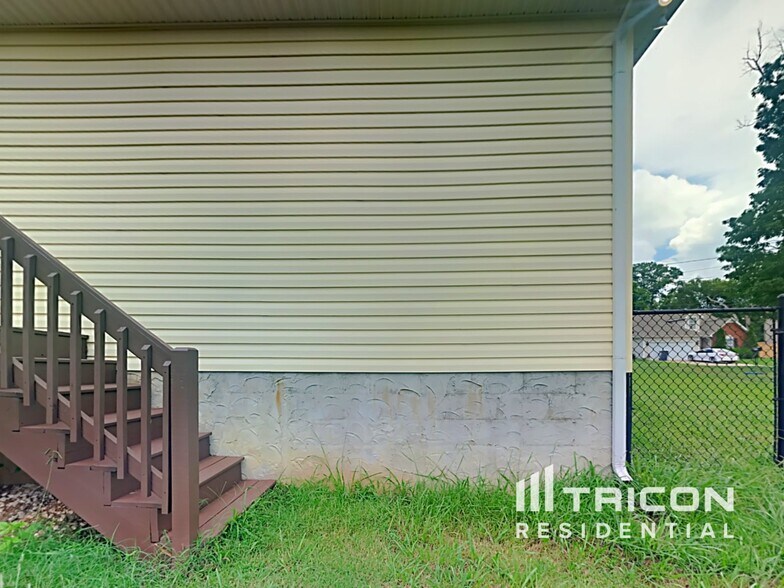 Building Photo - 414 Niagra Ln