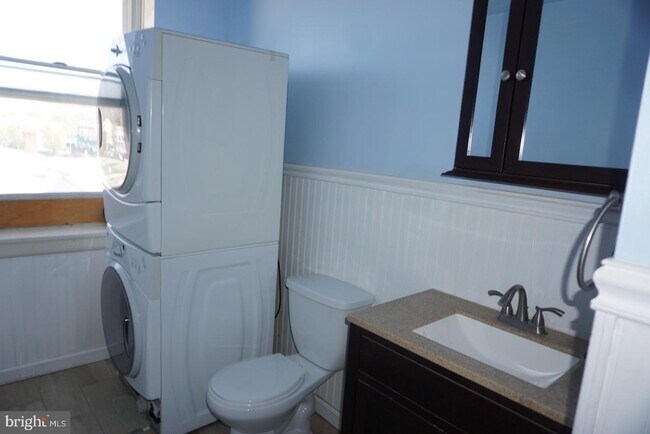 Building Photo - 117 E Lancaster Ave