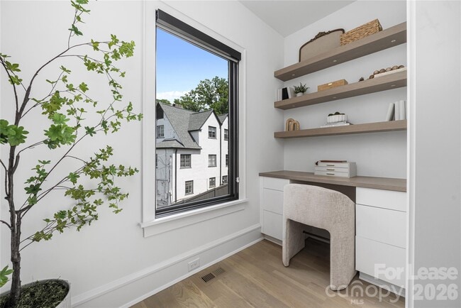 Building Photo - 614 Queens Rd