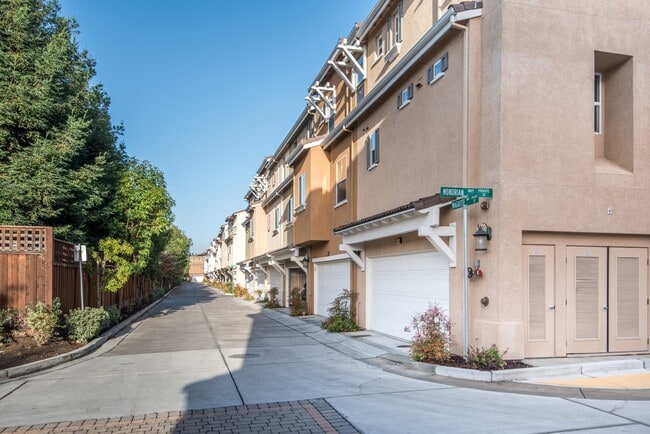 Building Photo - 465 Magritte Way