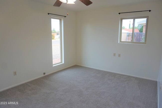 Building Photo - 296 Kings Way