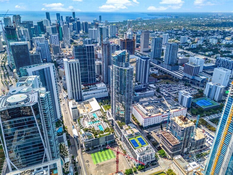 Building Photo - 851 NE 1st Ave