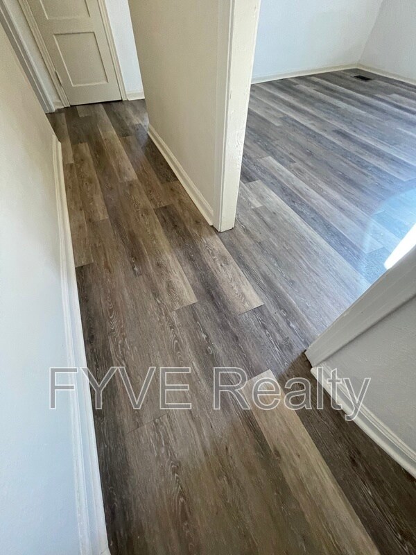 Building Photo - 489 Norton St