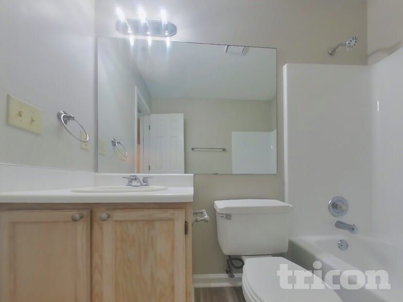 Building Photo - 1831 Commonwealth Dr