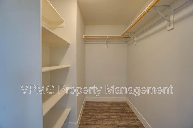 Building Photo - 10703 NE 70th St