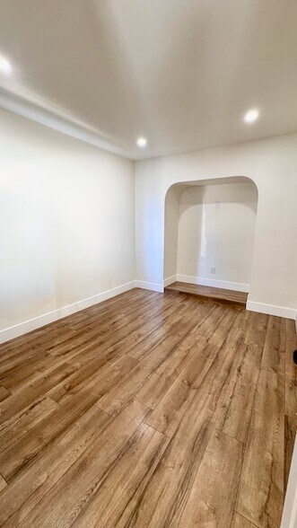 Building Photo - 1026 W 108th St