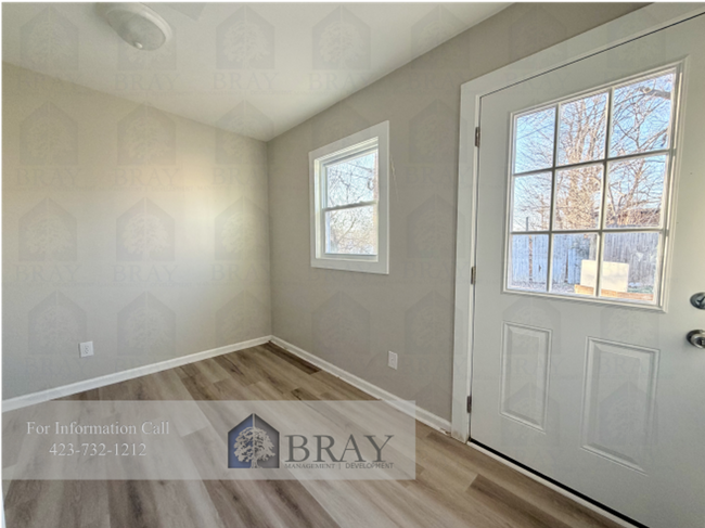 Building Photo - Recently Renovated Home with Fenced Yard in Kingsport