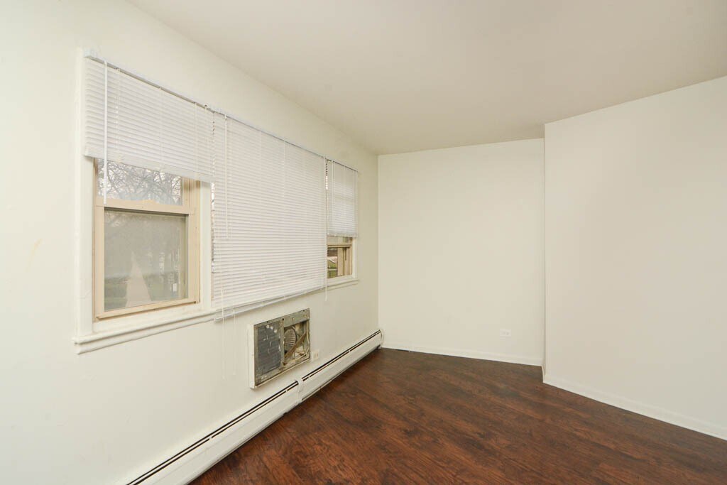 Building Photo - 7319 N Rogers Ave
