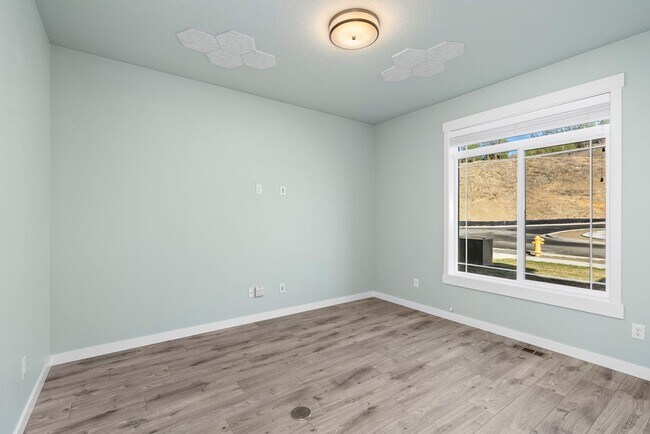 Building Photo - Luxury Four Bedroom with Breathtaking Views