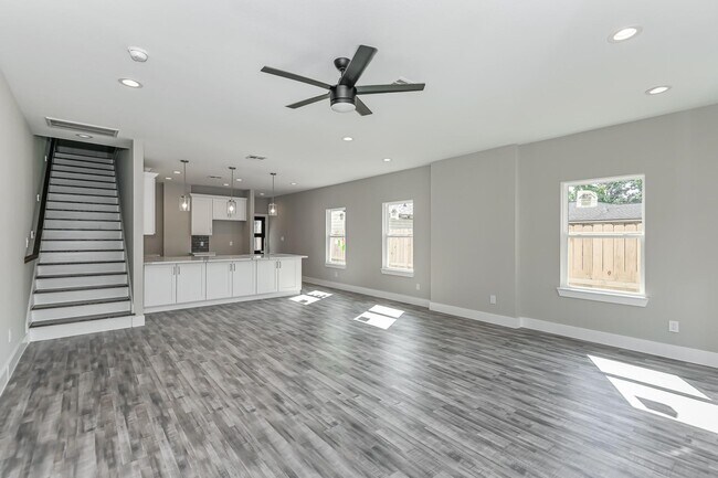 Building Photo - 3547 Dreyfus St