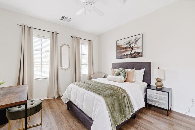 Building Photo - 2372 E Sequoia Dr