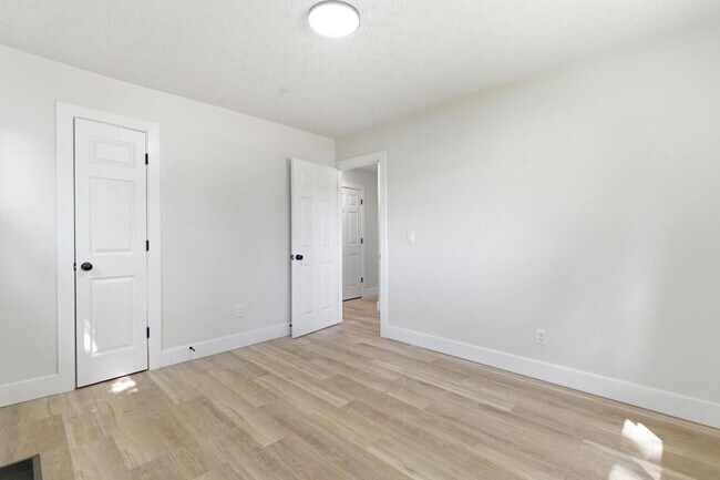 Building Photo - 4351 Redonda Ln