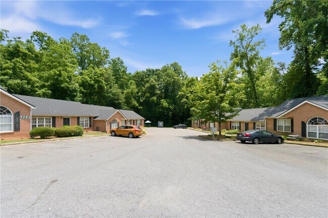 Building Photo - 320 Shoal Creek Rd