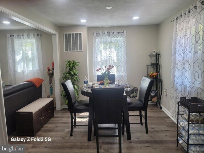 Building Photo - 16309 Holly Hill Dr