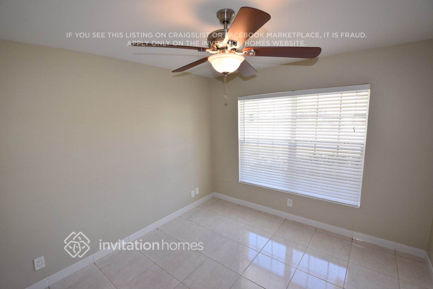 Building Photo - 9568 E Lake Dr
