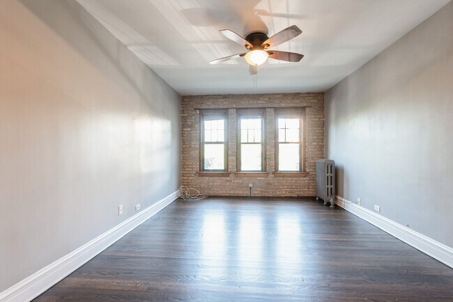 Building Photo - 142 Clyde Ave