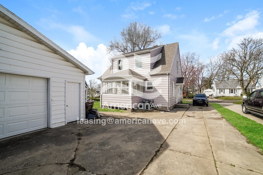 Building Photo - 110 Court Dr