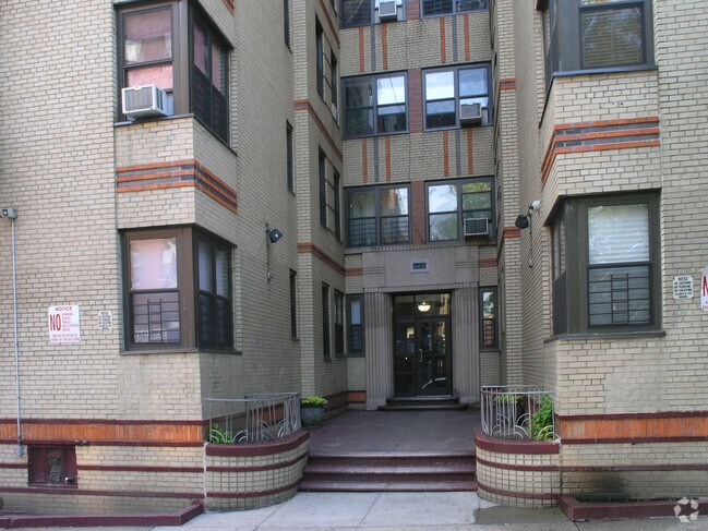 Building Photo - 2786-2788 Bainbridge Ave