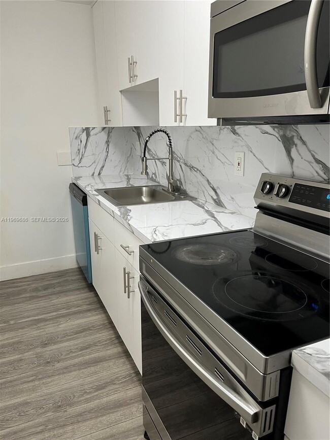 Building Photo - 1999 NW 2nd St