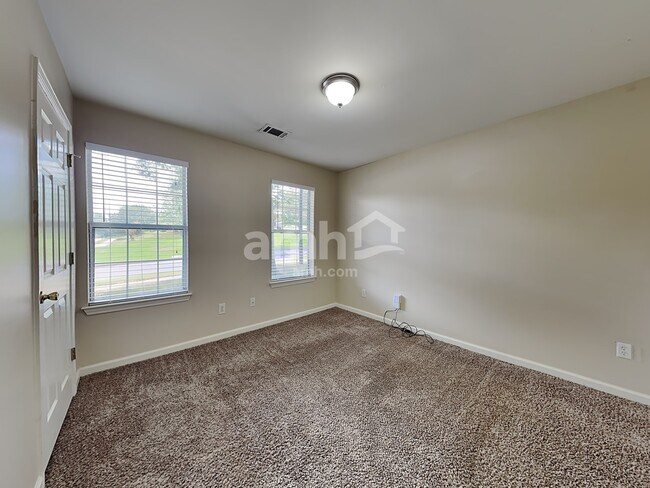 Building Photo - 614 Fairgreen Trl