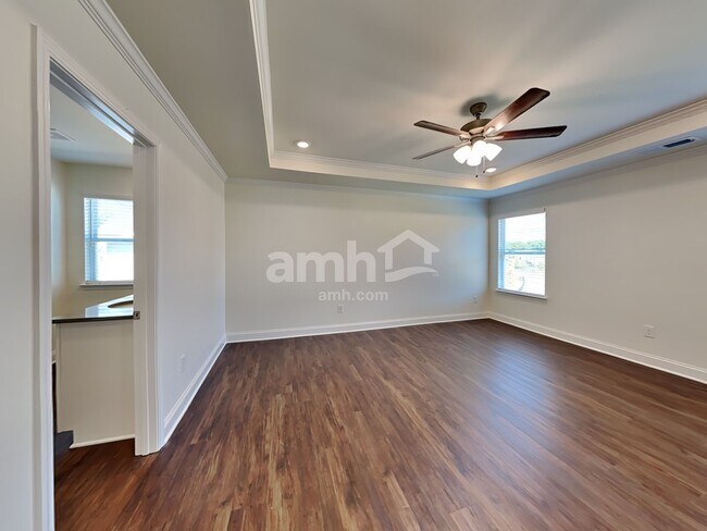 Building Photo - 678 Carnaby Ln