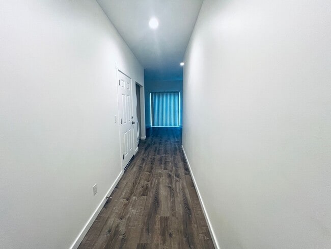 Building Photo - Almost new 3 bedroom, 3 bath Townhome