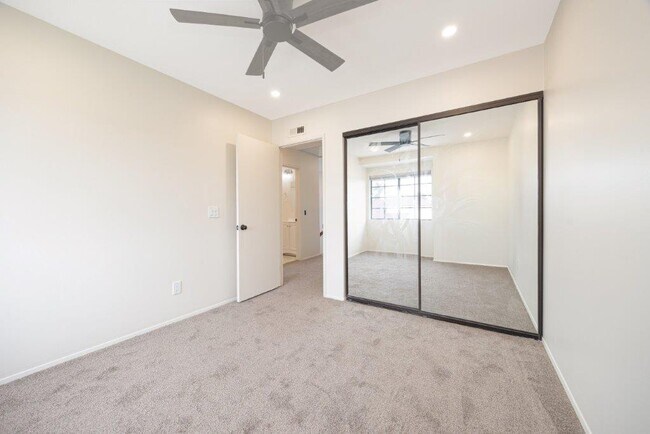 Building Photo - 2369 Ravenwood Dr