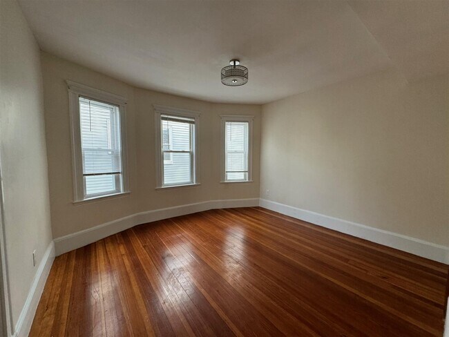 Building Photo - 65 Conwell Ave