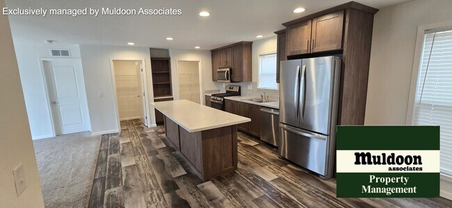 Building Photo - 151 E Jerome Dr