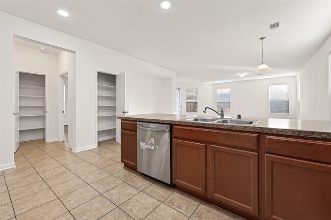 Building Photo - 21015 Blackstone Villa Ln