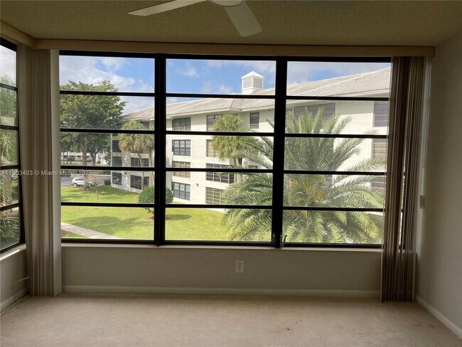Building Photo - 1721 Whitehall Dr