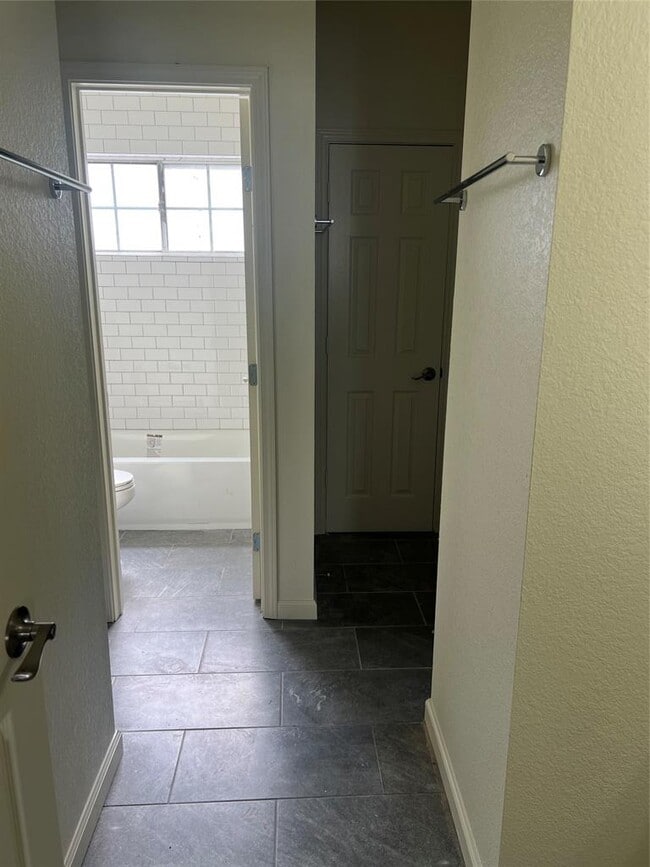 Building Photo - 5404 Martin Ave