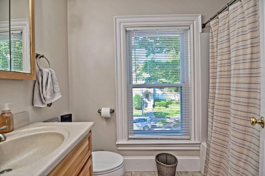 Primary bath - 40 Avon St