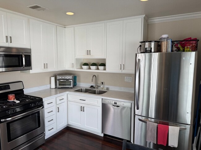 Building Photo - One story home in Camarillo's Mission Oaks area