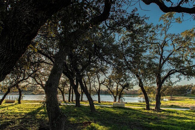 Building Photo - 215 Milam Crk Dr