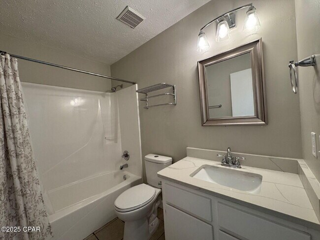 Building Photo - 2507 W 10th St