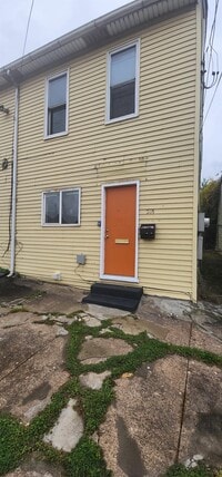 Building Photo - 214 6th St