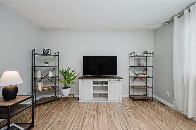 Building Photo - 979 Barclay Rd